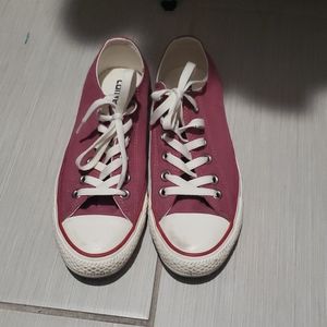 Converse tennis shoes